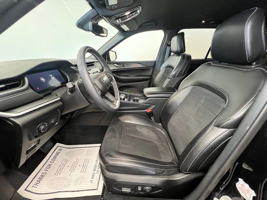 Used 2024 Jeep Grand Cherokee Altitude image 4