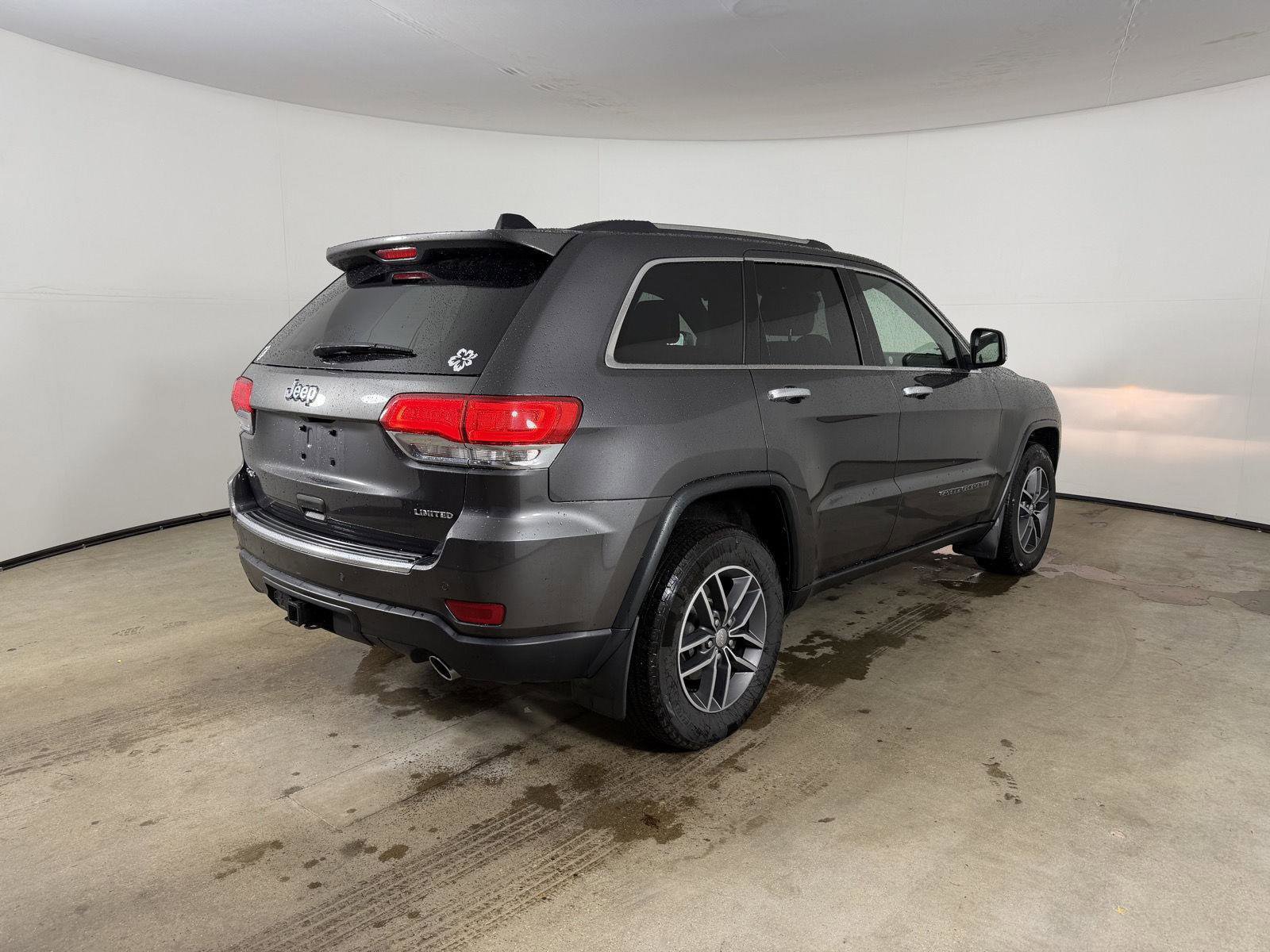 Used 2018 Jeep Grand Cherokee Limited w/ Trailer Tow Group IV AWD/4WD image 8