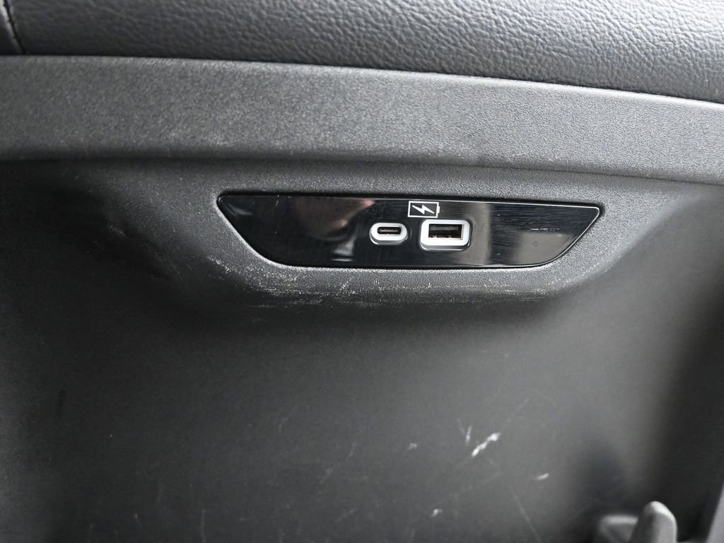 Used 2022 Chrysler Pacifica Touring-L image 13