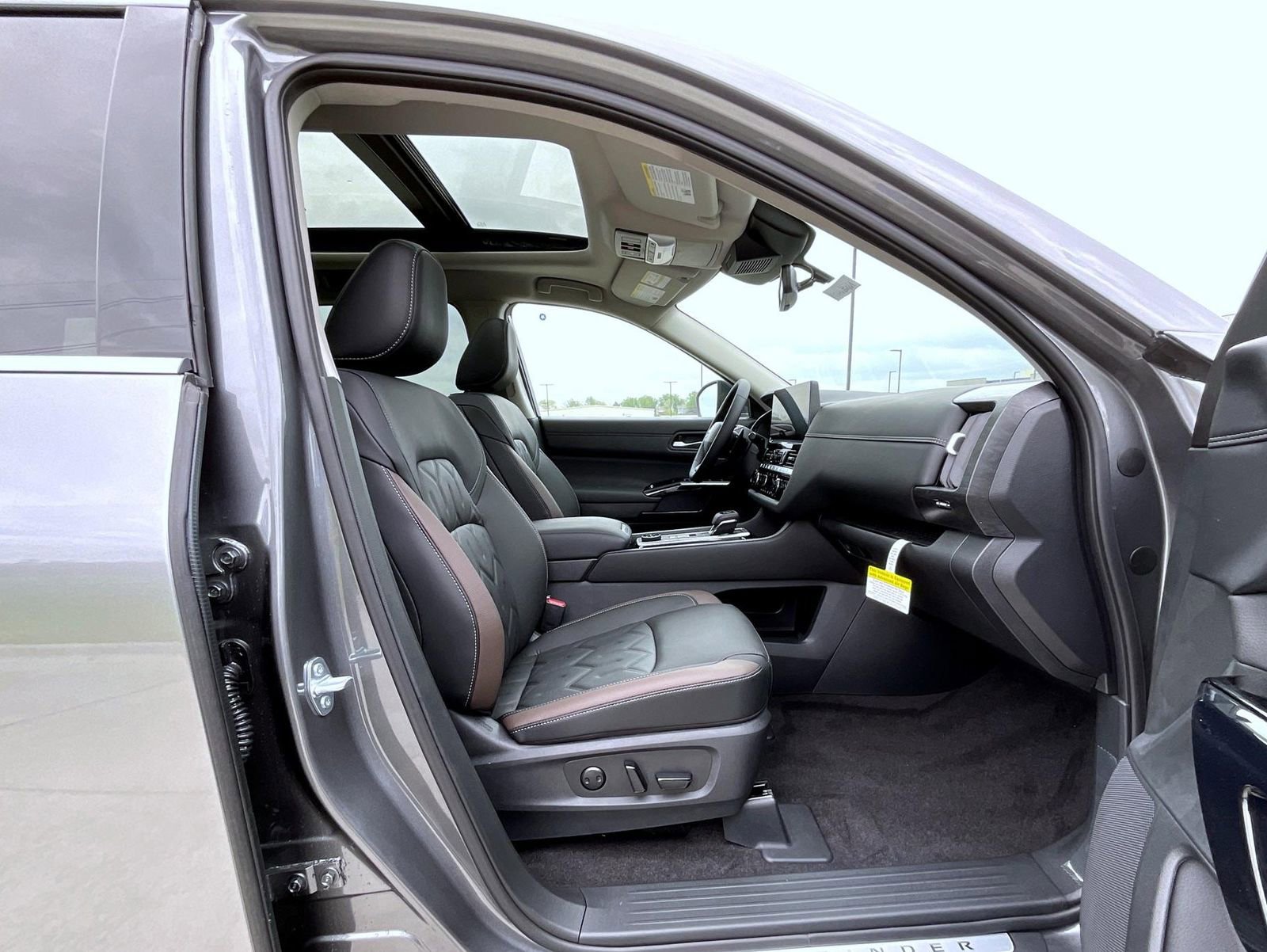 New 2026 Nissan Pathfinder Platinum AWD/4WD image 16