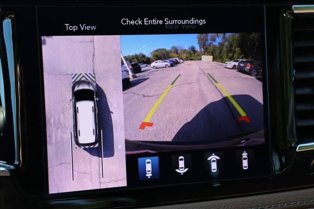 Used 2020 Chrysler Pacifica Limited FWD image 18