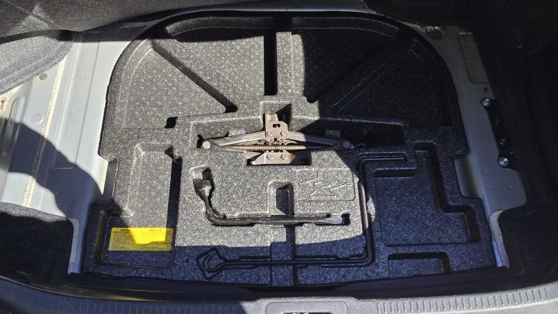 Used 2012 Toyota Camry XLE w/ Leather Pkg FWD image 36