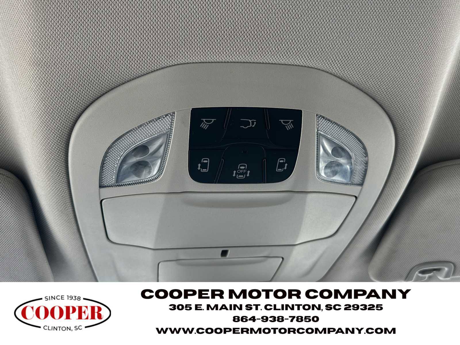 Used 2023 Chrysler Voyager LX image 24