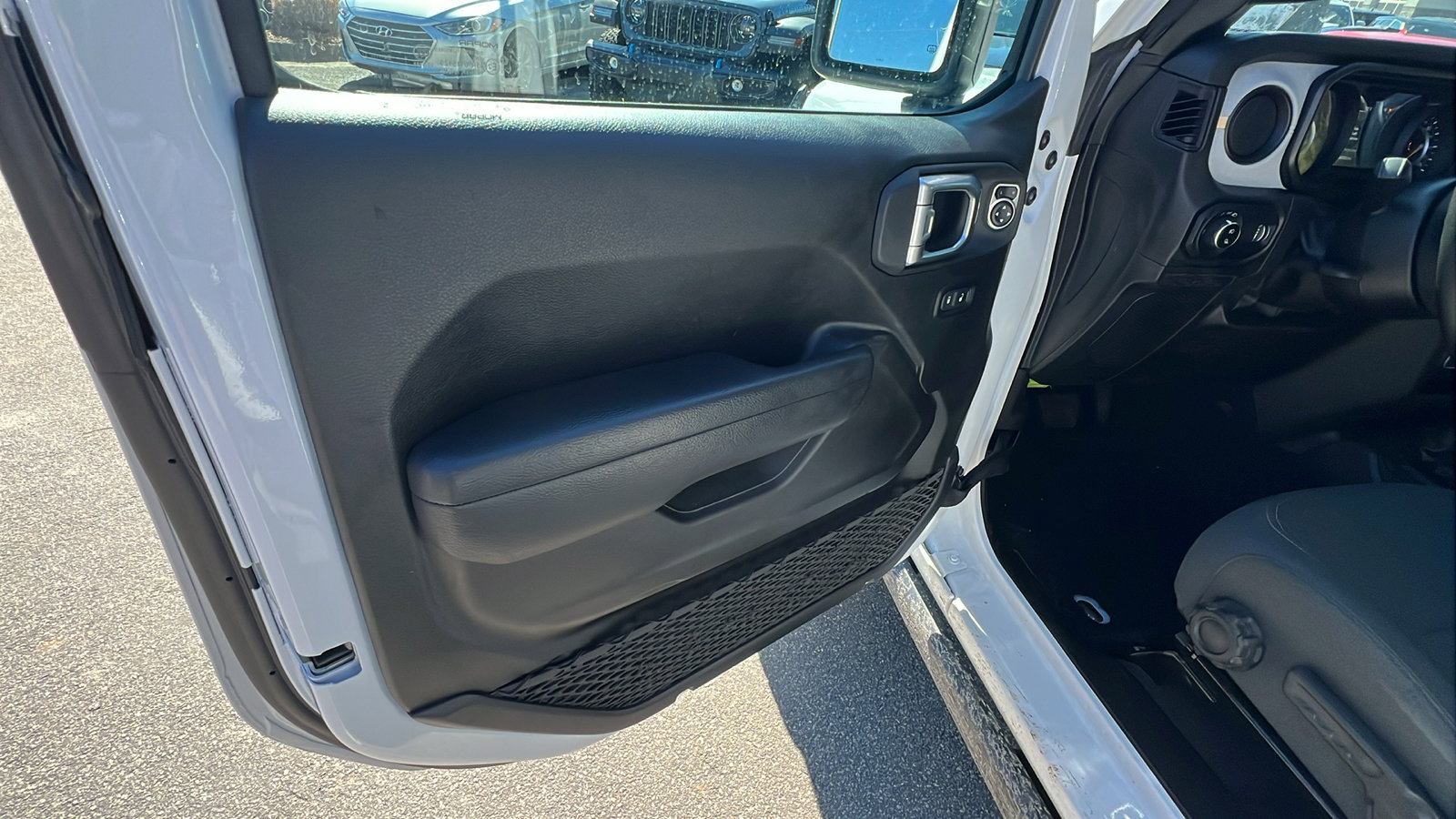 Used 2024 Jeep Gladiator Sport image 13