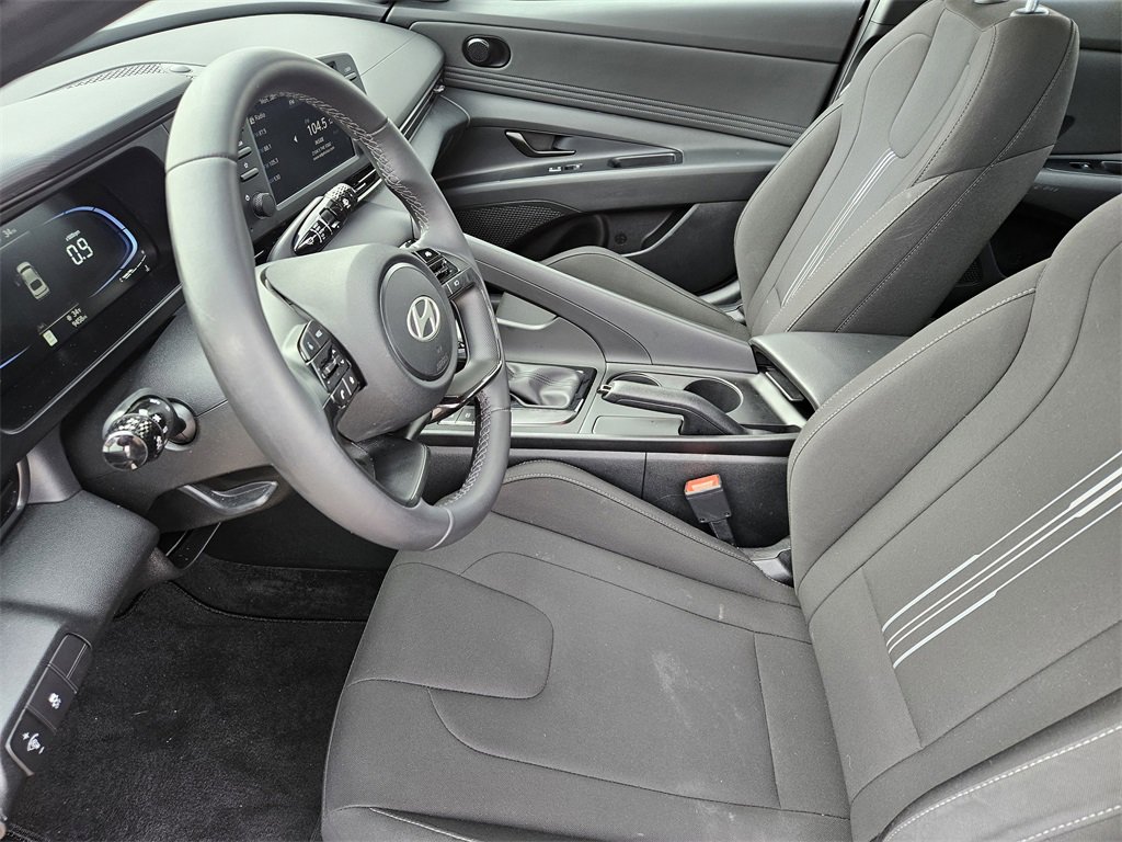 Certified 2025 Hyundai Elantra Sport image 9