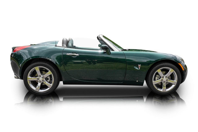 Used 2007 Pontiac Solstice Convertible w/ Premium Package RWD image 2