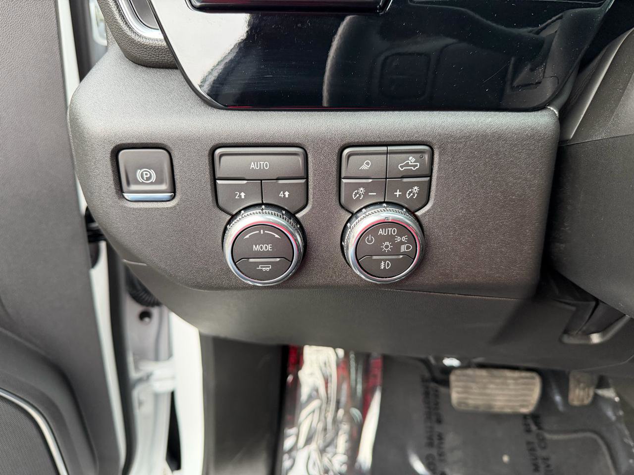 Used 2026 GMC Sierra 1500 SLT image 28