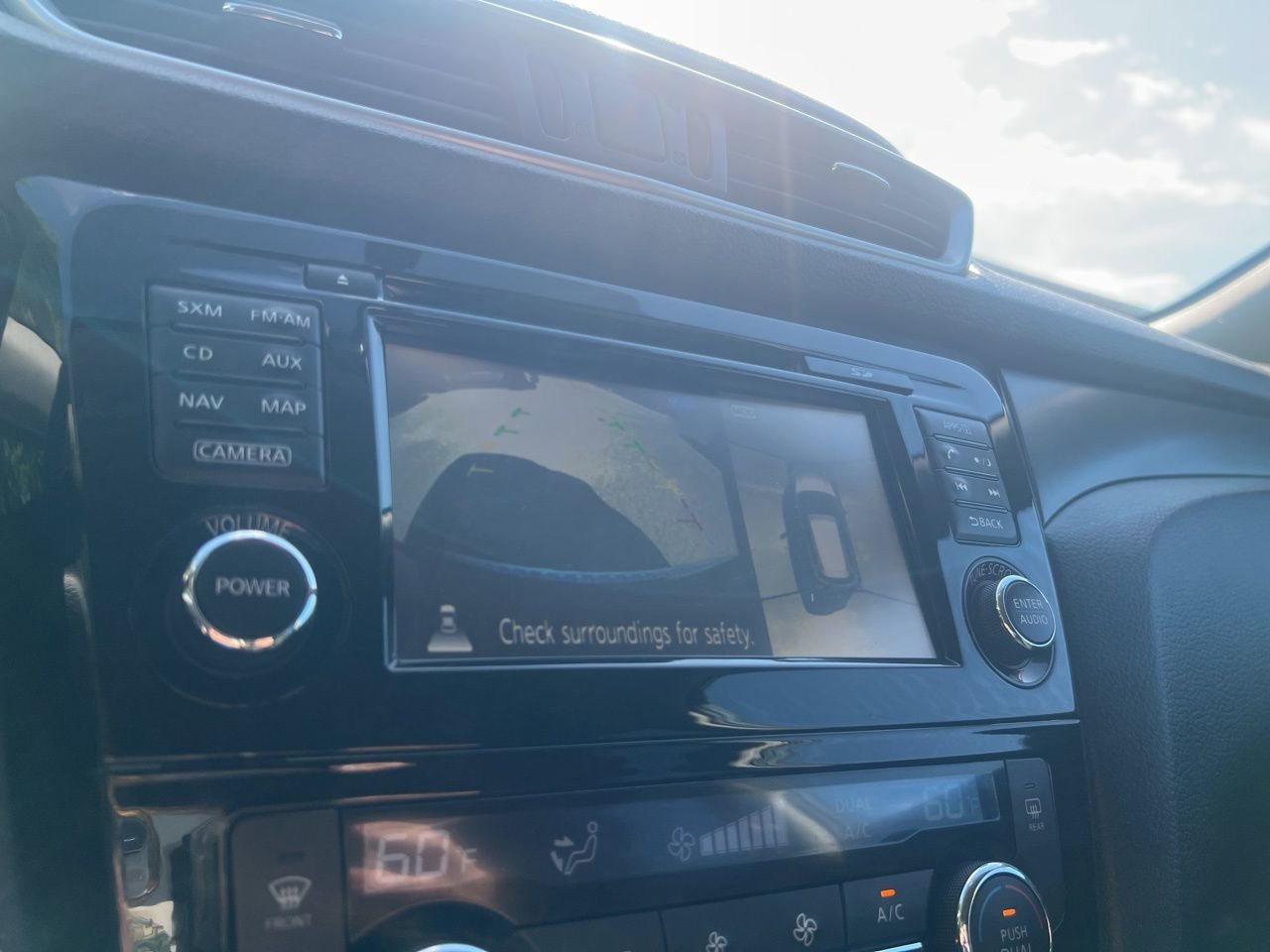 Used 2016 Nissan Rogue SV w/ SV Premium Package image 30