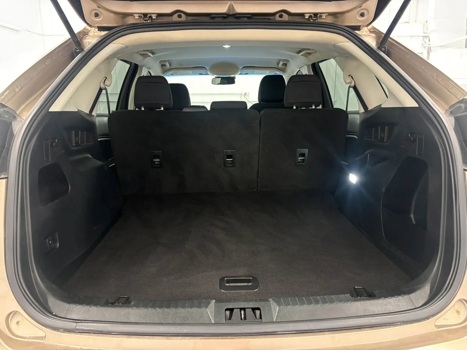 Used 2020 Ford Edge SE w/ Cargo Accessory Package FWD image 35