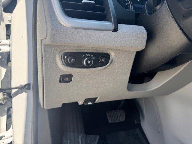 Used 2024 GMC Terrain SLT w/ Infotainment Package II image 14