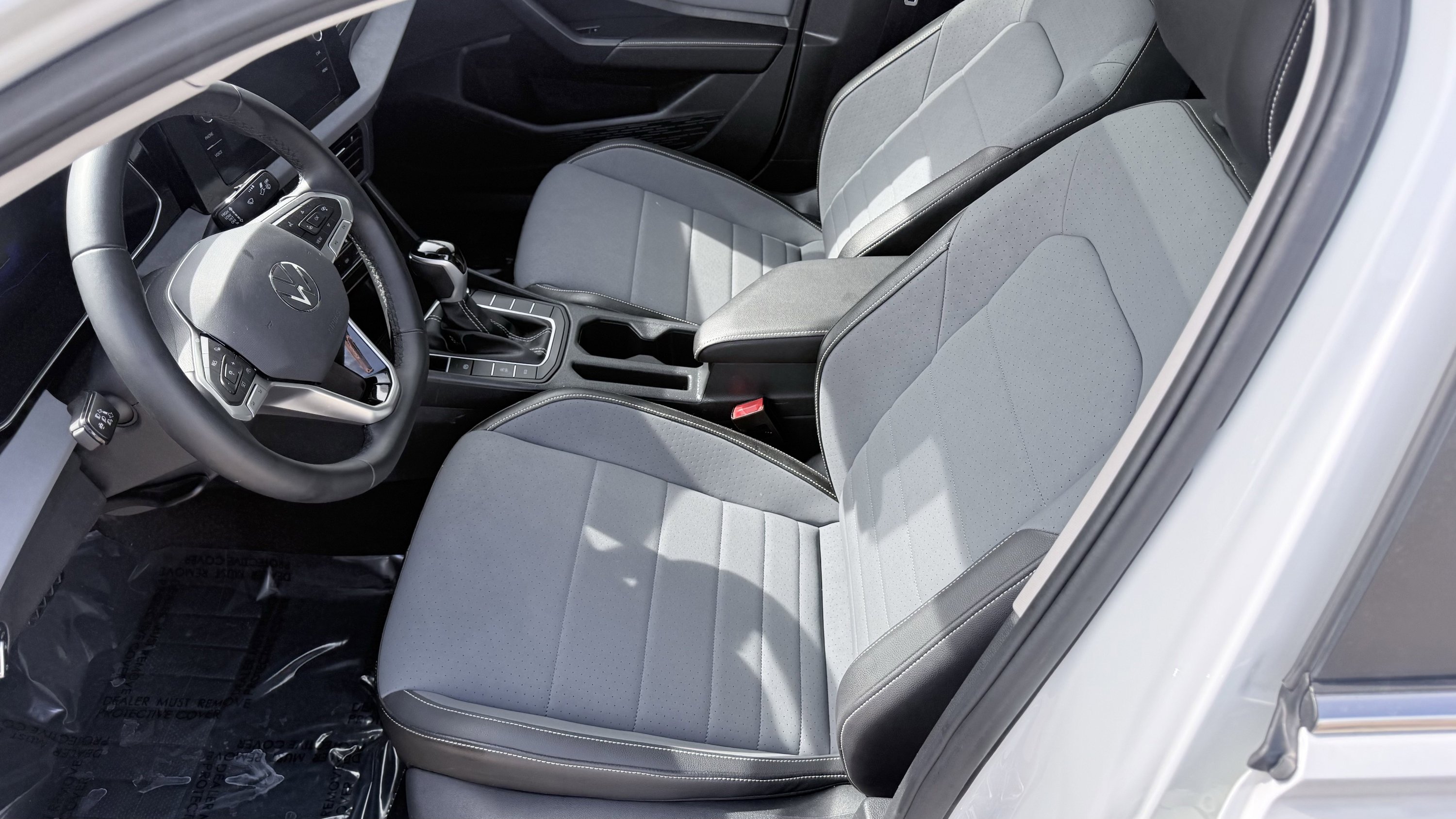 Used 2025 Volkswagen Jetta SE FWD image 25