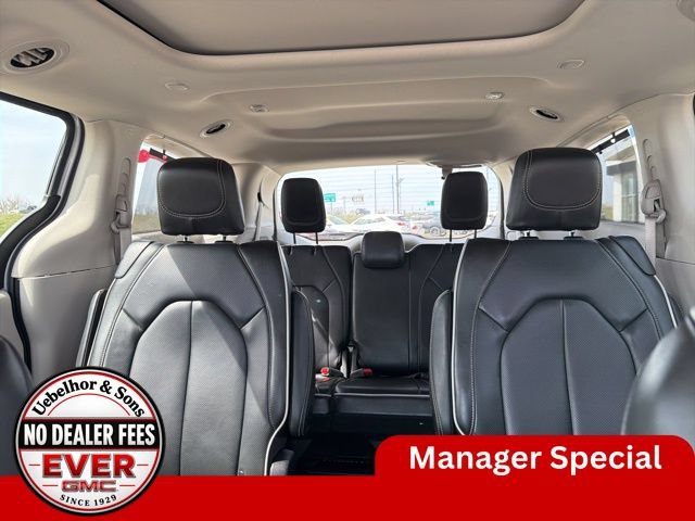 Used 2024 Chrysler Pacifica Limited FWD image 23