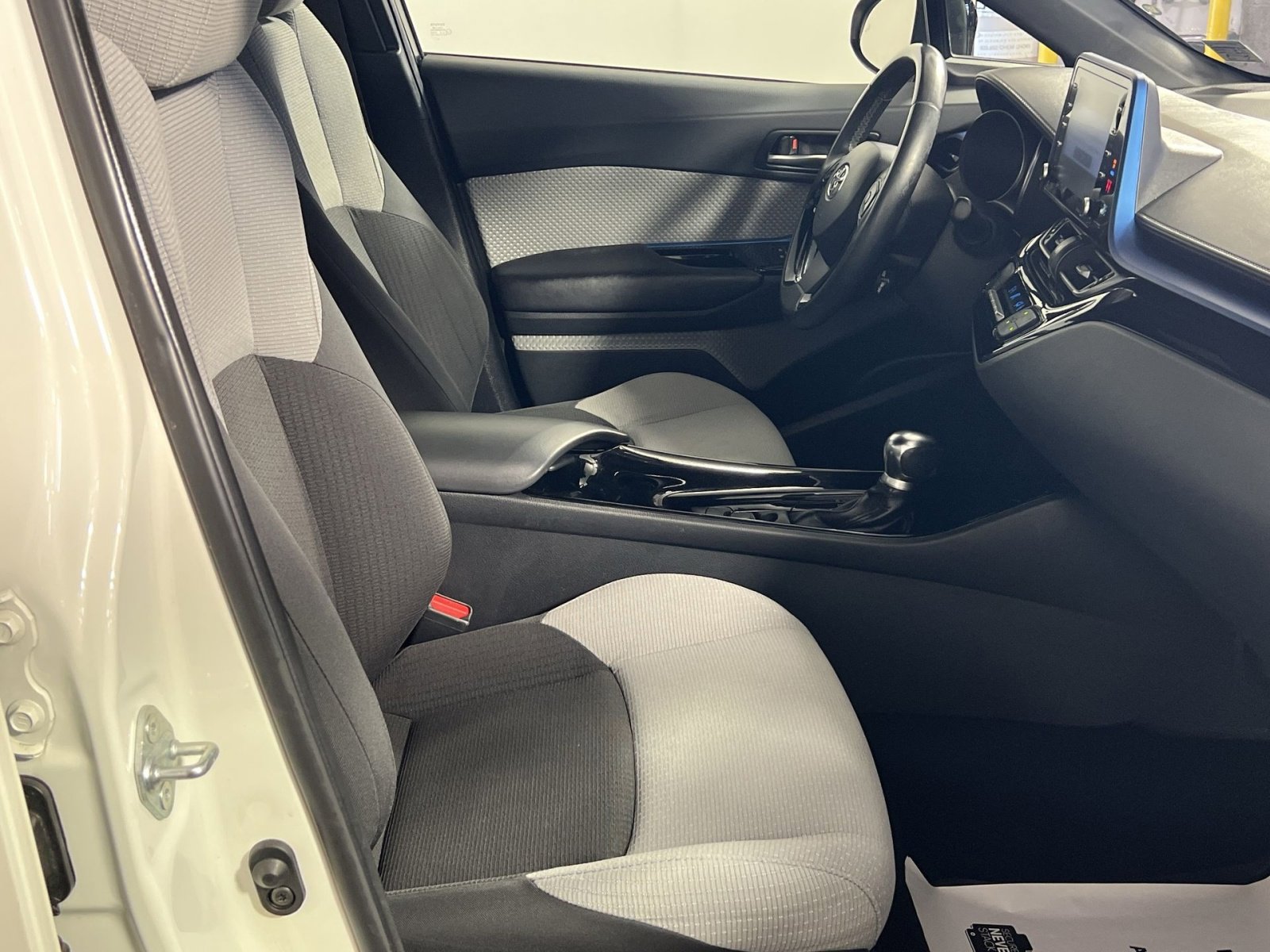 Used 2019 Toyota C-HR XLE FWD image 29