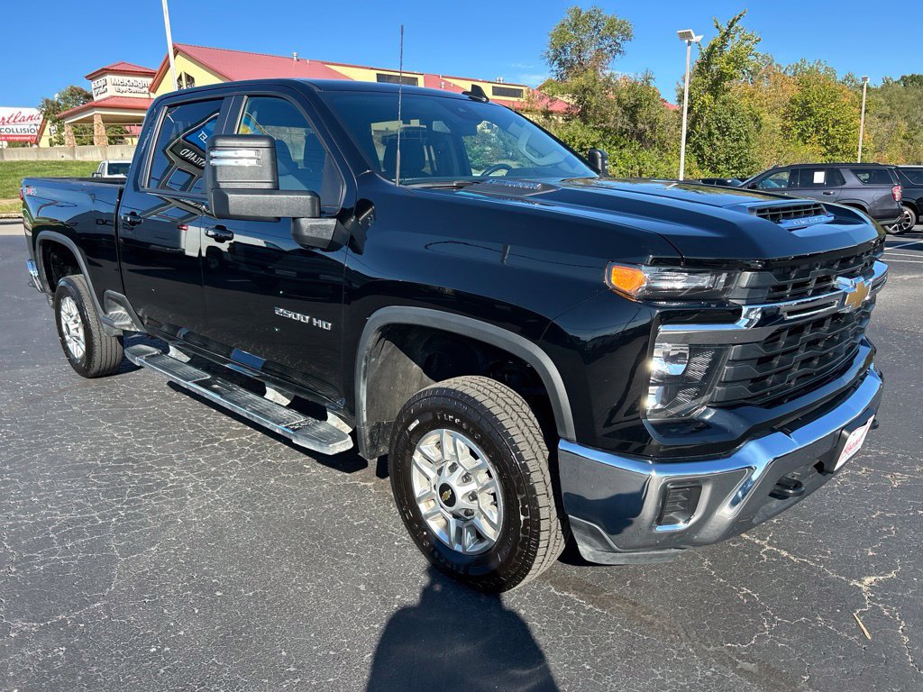 Used 2026 Chevrolet Silverado 2500 LT AWD/4WD image 3