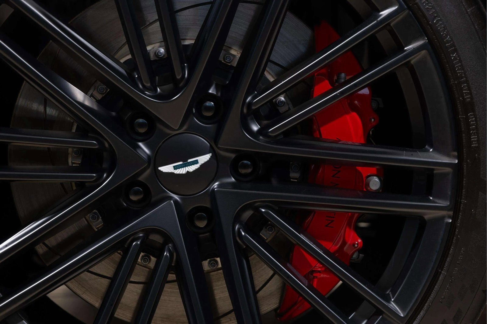 Used 2025 Aston Martin V8 Vantage Coupe image 9