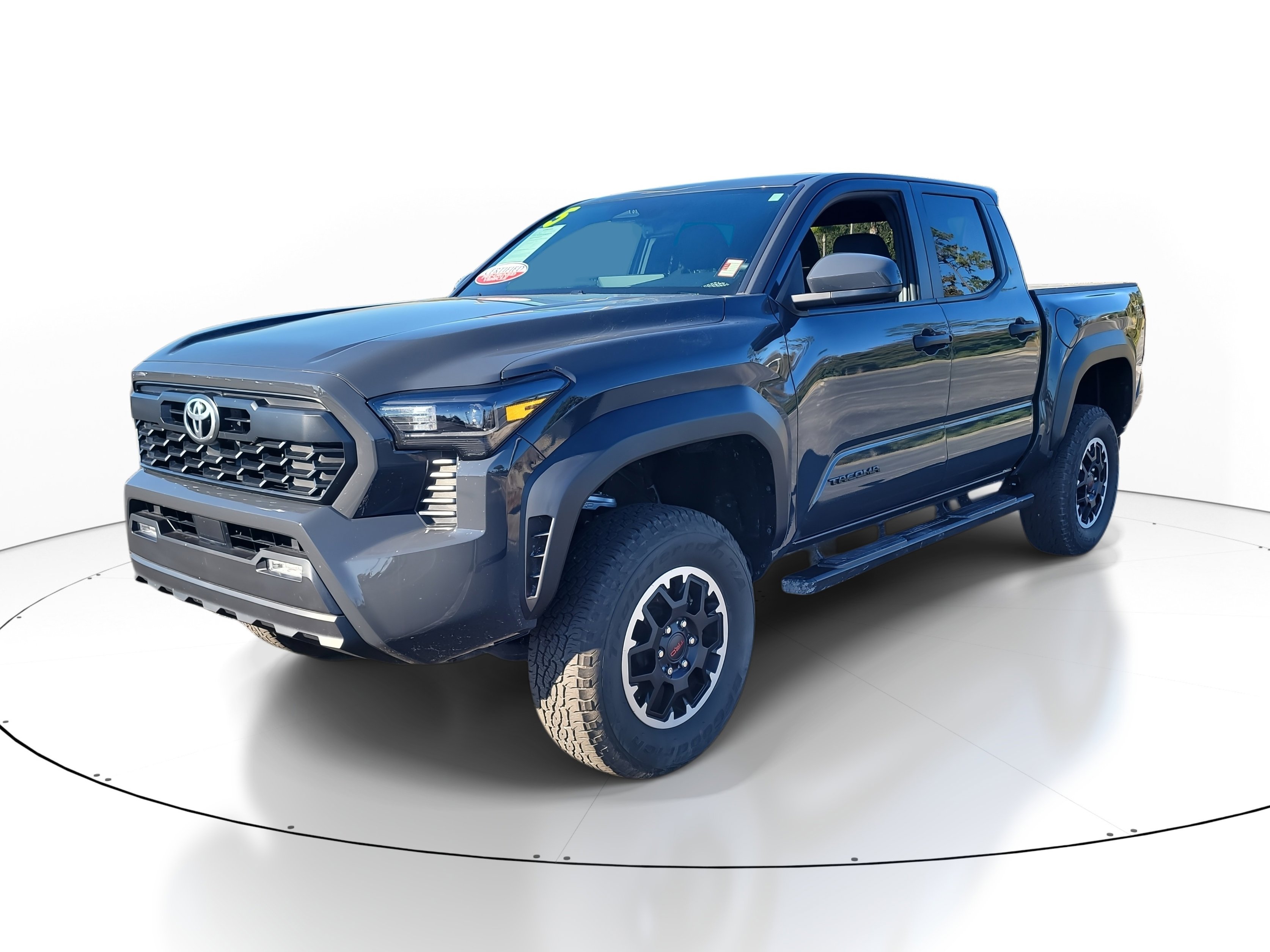 Certified 2025 Toyota Tacoma TRD Off-Road image 3