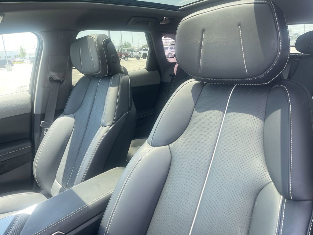 Certified 2025 Cadillac Optiq Luxury 2 w/ LPO, Floor Liner Package AWD/4WD image 8