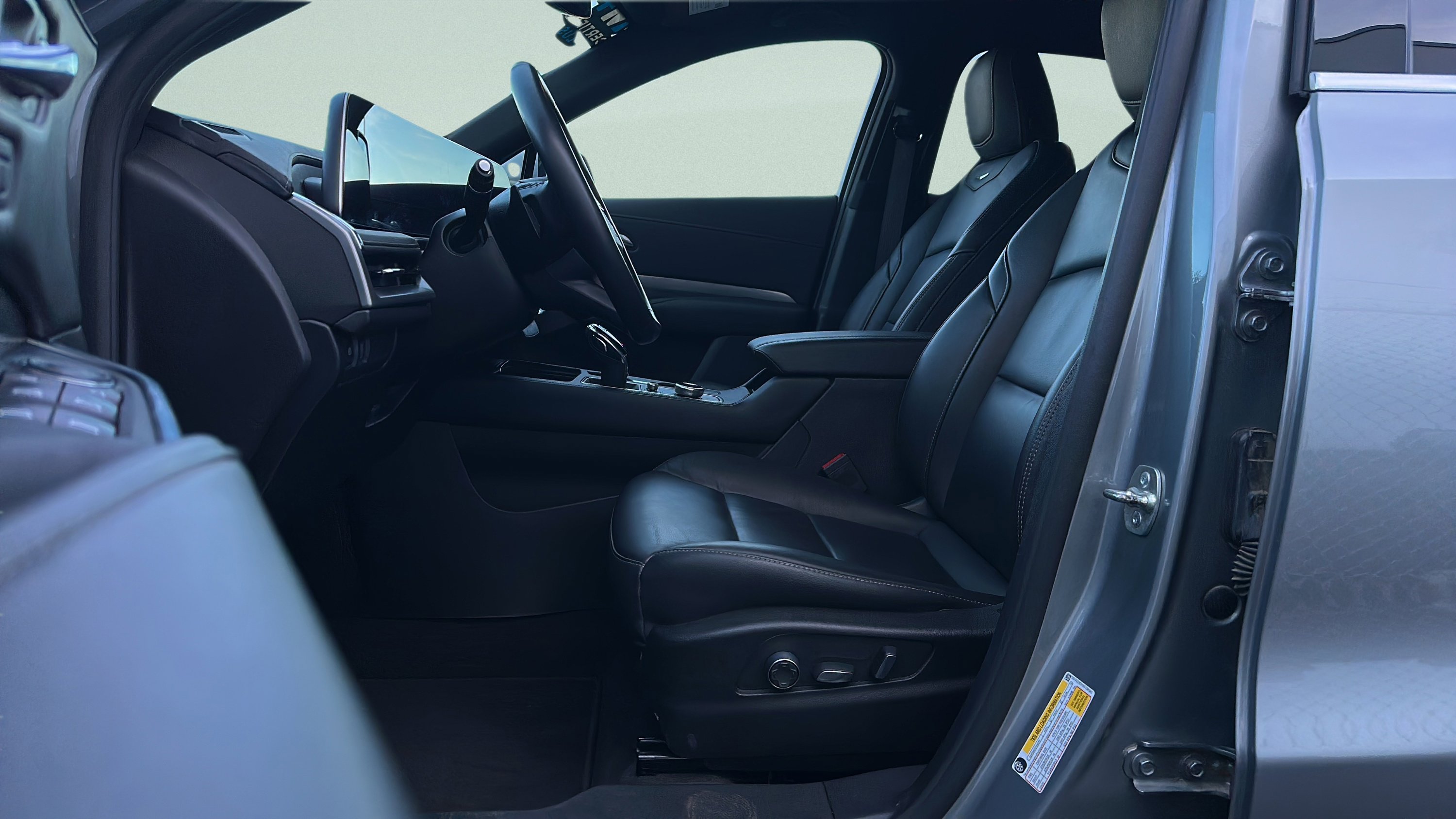 Used 2025 Cadillac XT4 Premium Luxury image 47