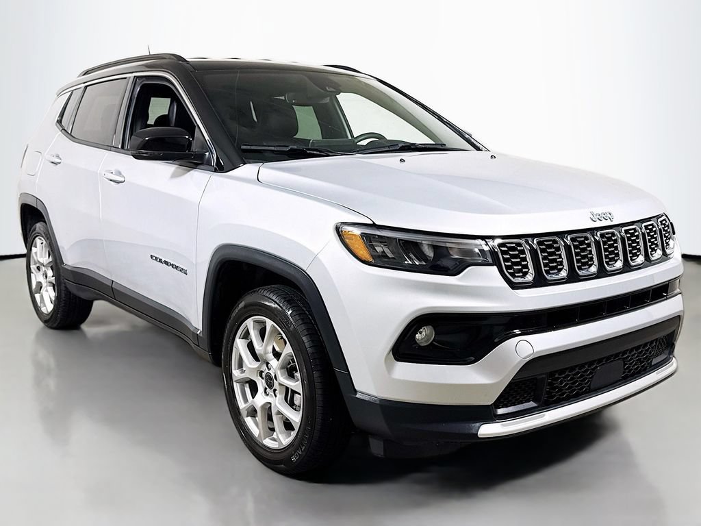 Used 2025 Jeep Compass Limited AWD/4WD image 3