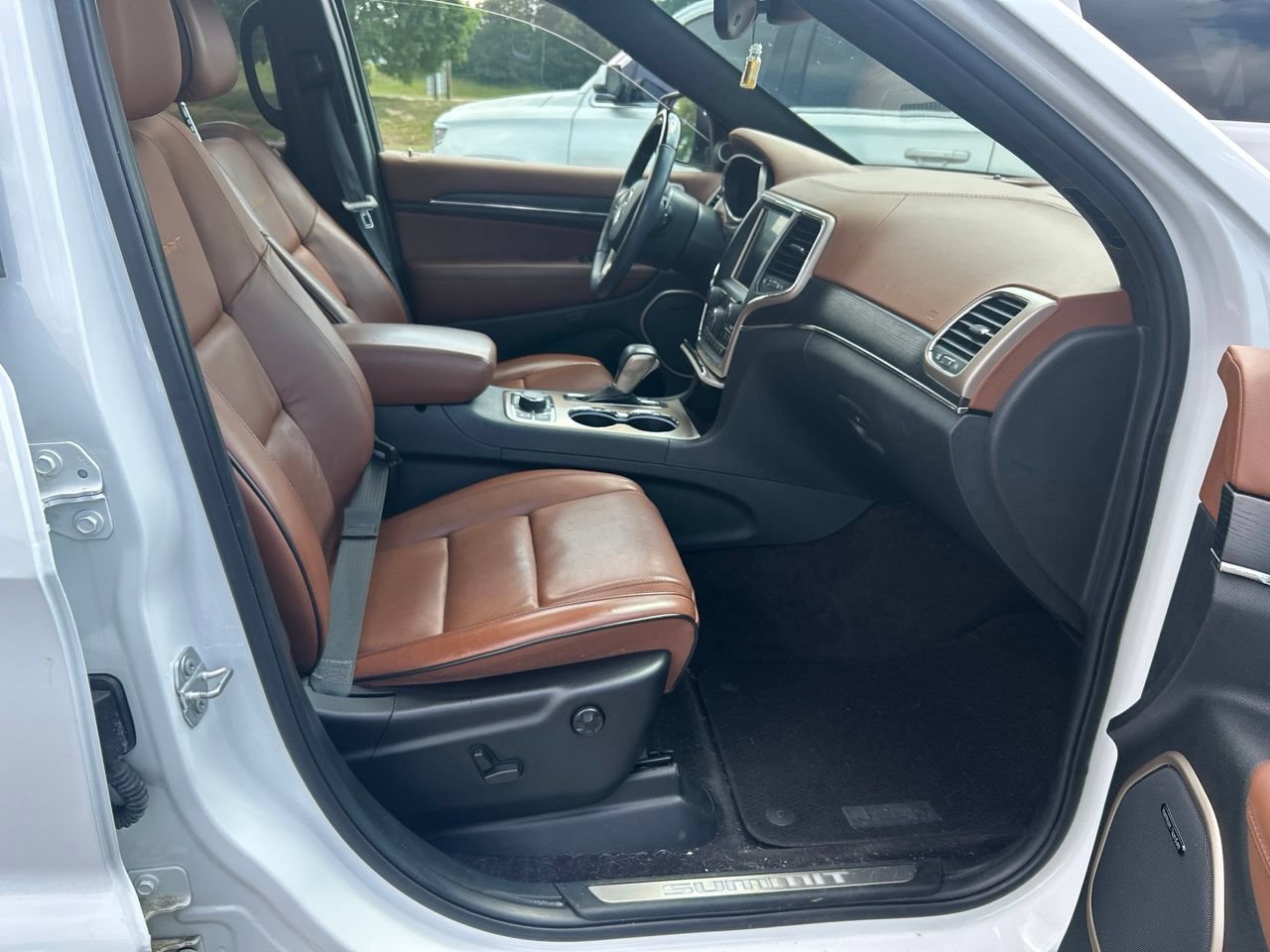 Used 2017 Jeep Grand Cherokee Summit w/ Platinum Series Group AWD/4WD image 15