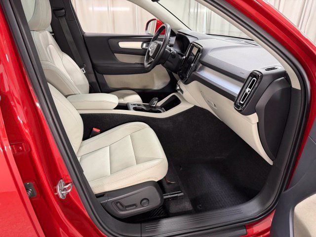 Used 2019 Volvo XC40 T5 Momentum AWD/4WD image 11
