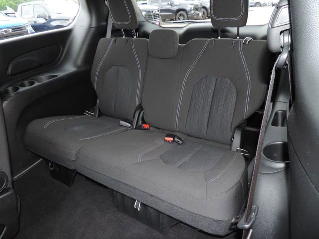 Used 2024 Chrysler Pacifica Touring FWD image 19