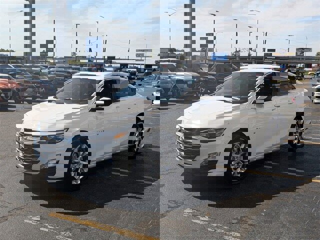 Used 2024 Chevrolet Malibu LT image 3
