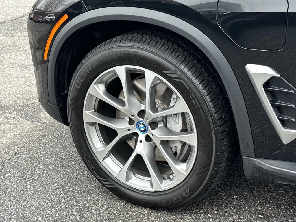Used 2025 BMW X5 xDrive50e AWD/4WD image 42