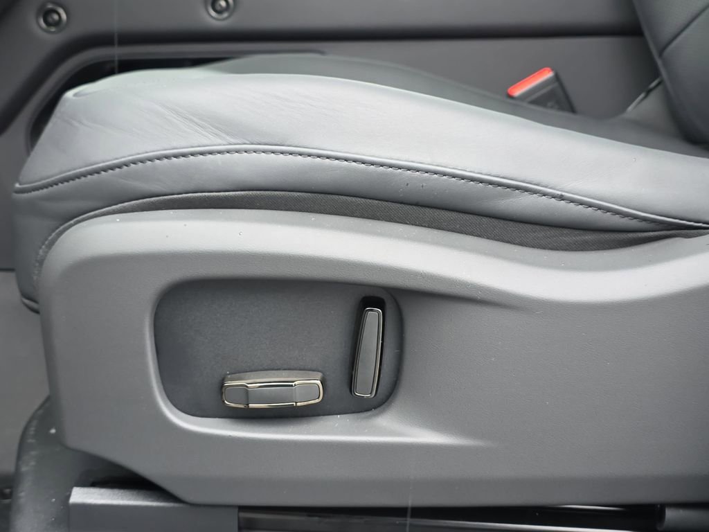 New 2026 Land Rover Defender 110 OCTA image 29