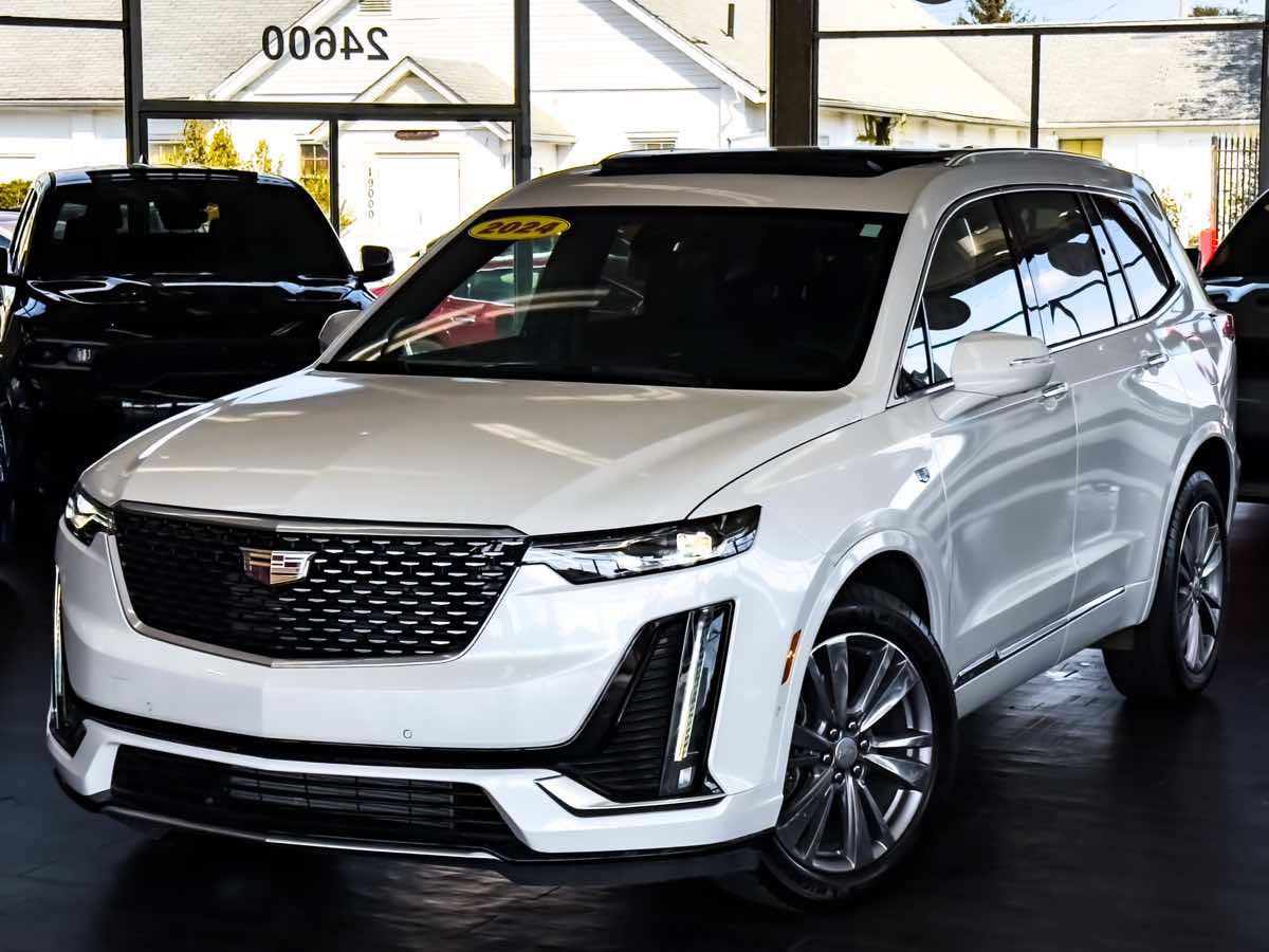 Used 2024 Cadillac XT6 Premium Luxury w/ Technology Package image 4