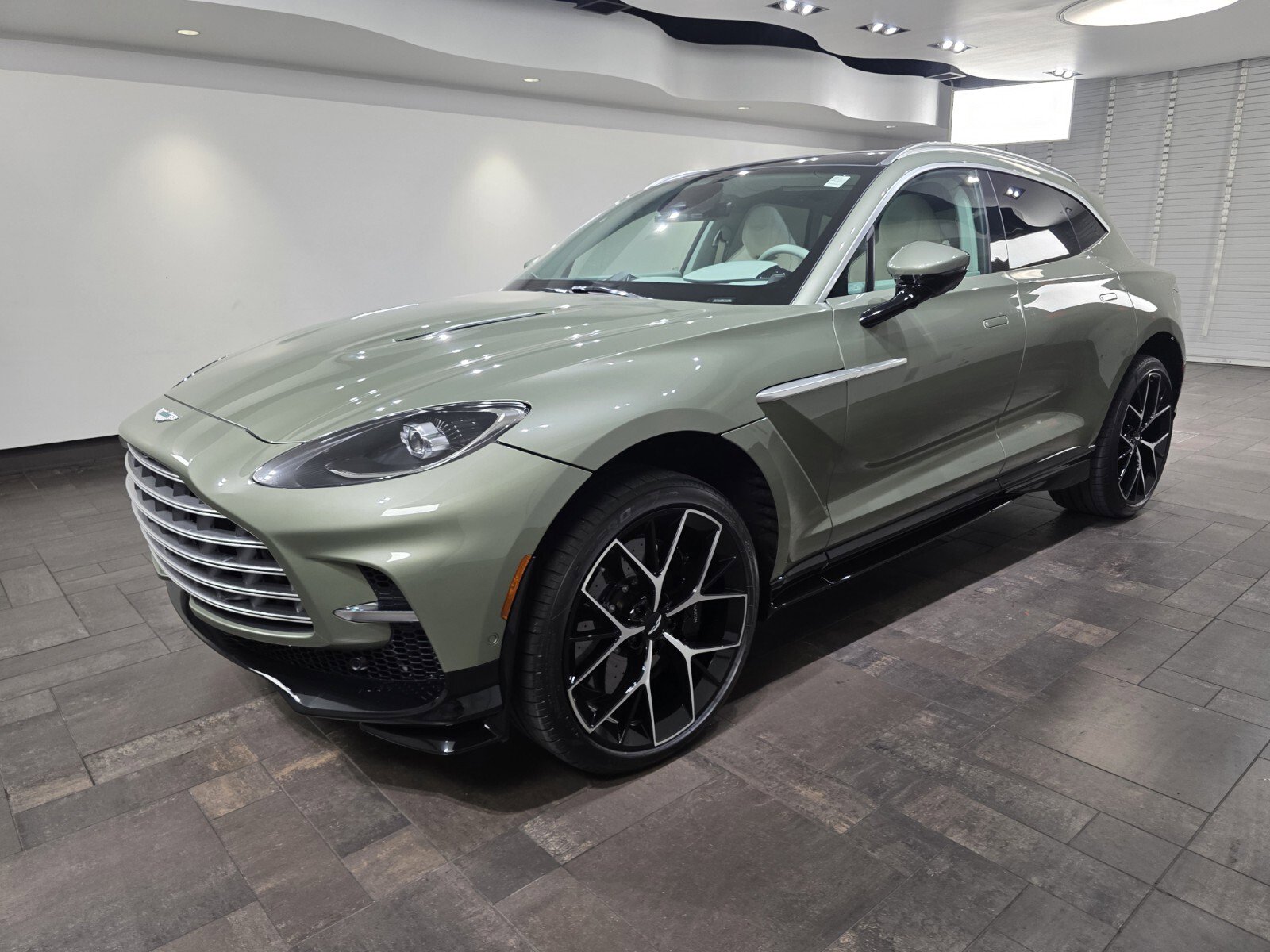 New 2026 Aston Martin DBX 707 image 30