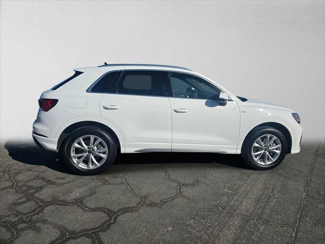 Used 2025 Audi Q3 2.0T Premium Plus w/ Premium Plus Package AWD/4WD image 2