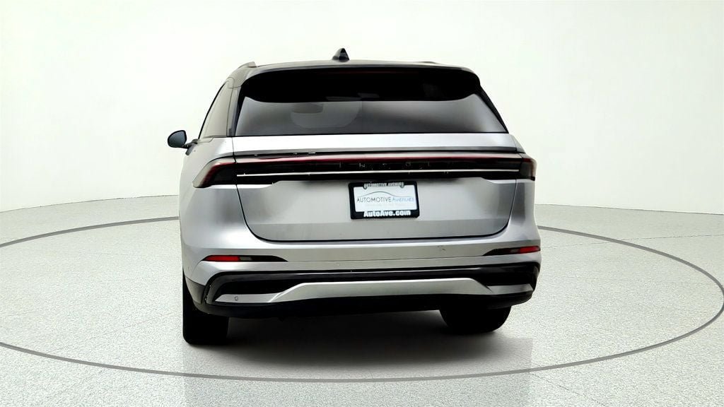 Used 2024 Lincoln Nautilus Reserve w/ Equipment Group 202A AWD/4WD image 6