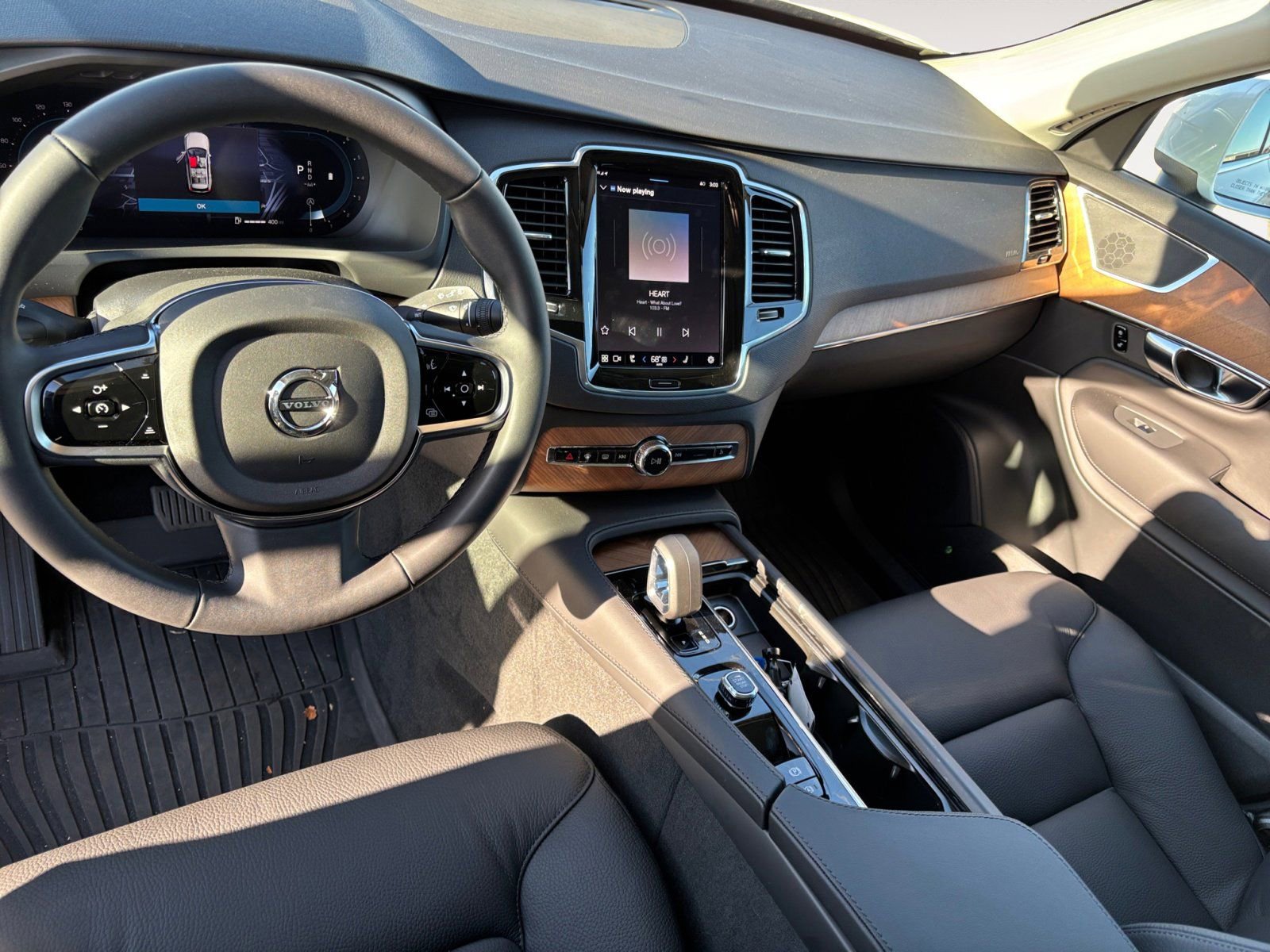 New 2025 Volvo XC90 B6 Plus w/ Protection Package Premier image 10