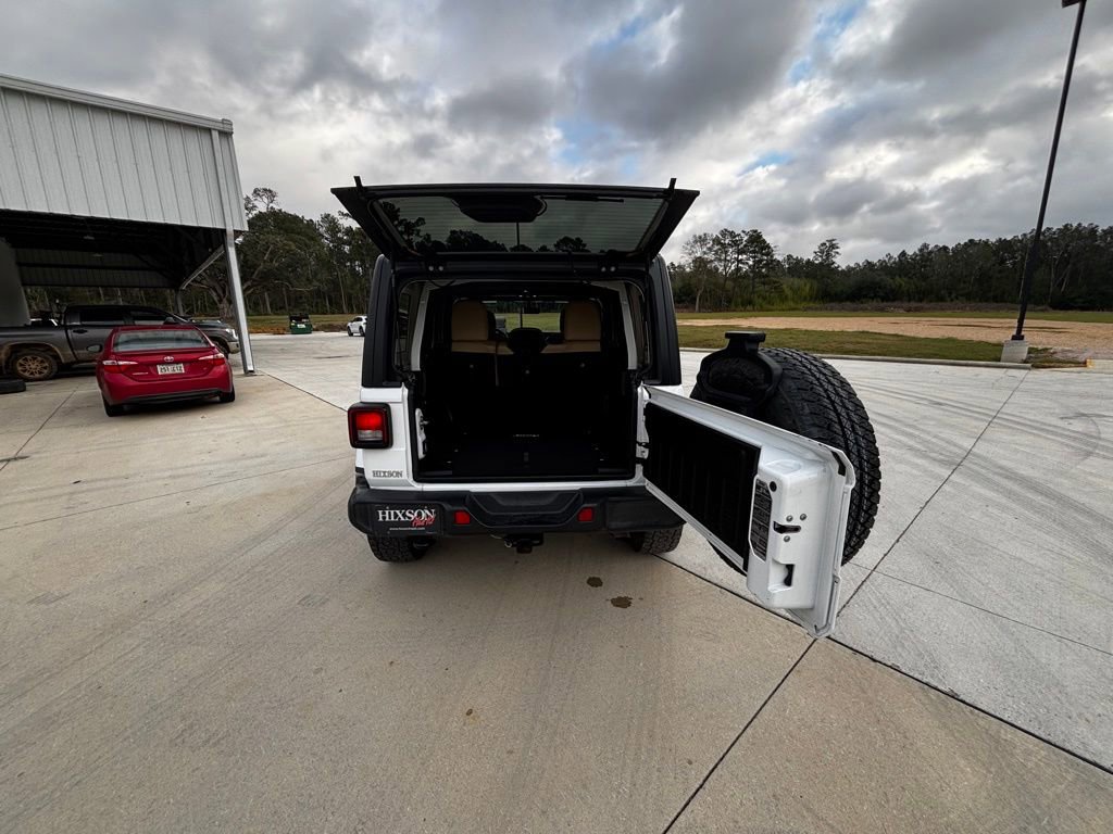 Used 2019 Jeep Wrangler Unlimited Sahara image 16