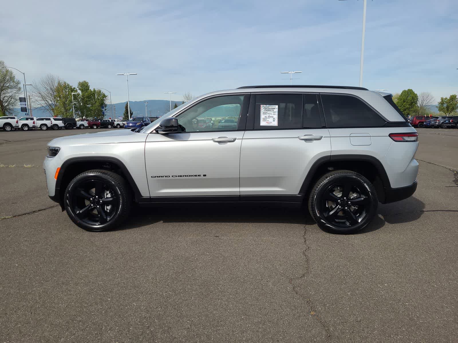 New 2026 Jeep Grand Cherokee Limited AWD/4WD image 11
