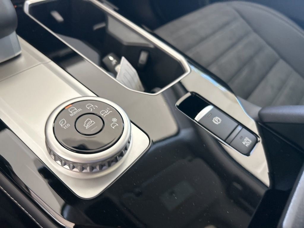 New 2026 Mitsubishi Outlander SE image 9