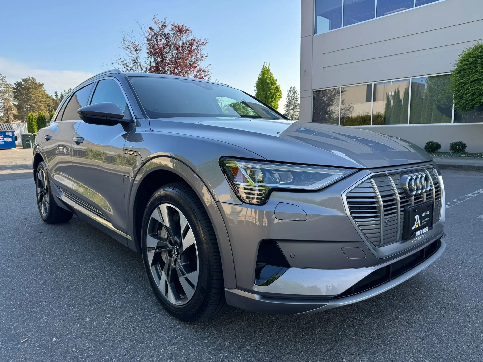 Used 2022 Audi e-tron Premium AWD/4WD image 2