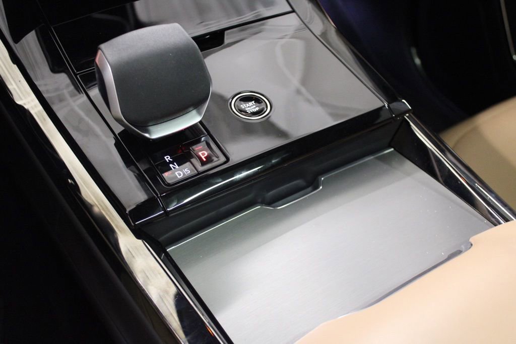 Used 2025 Land Rover Range Rover Sport SE image 37