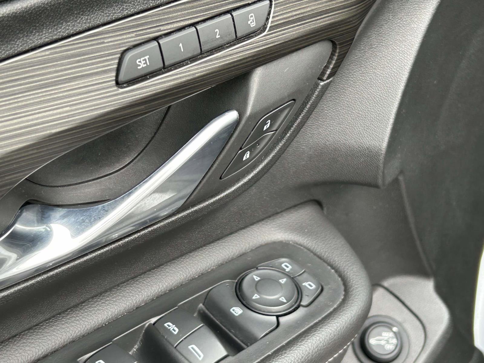 Used 2023 GMC Terrain SLT image 19