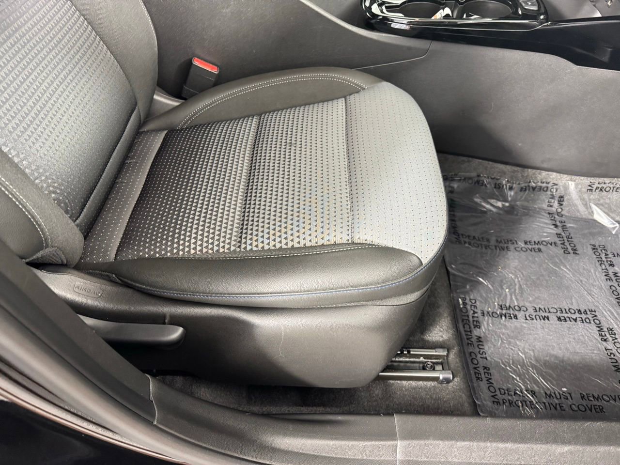 Used 2025 Chevrolet Trax LT FWD image 47