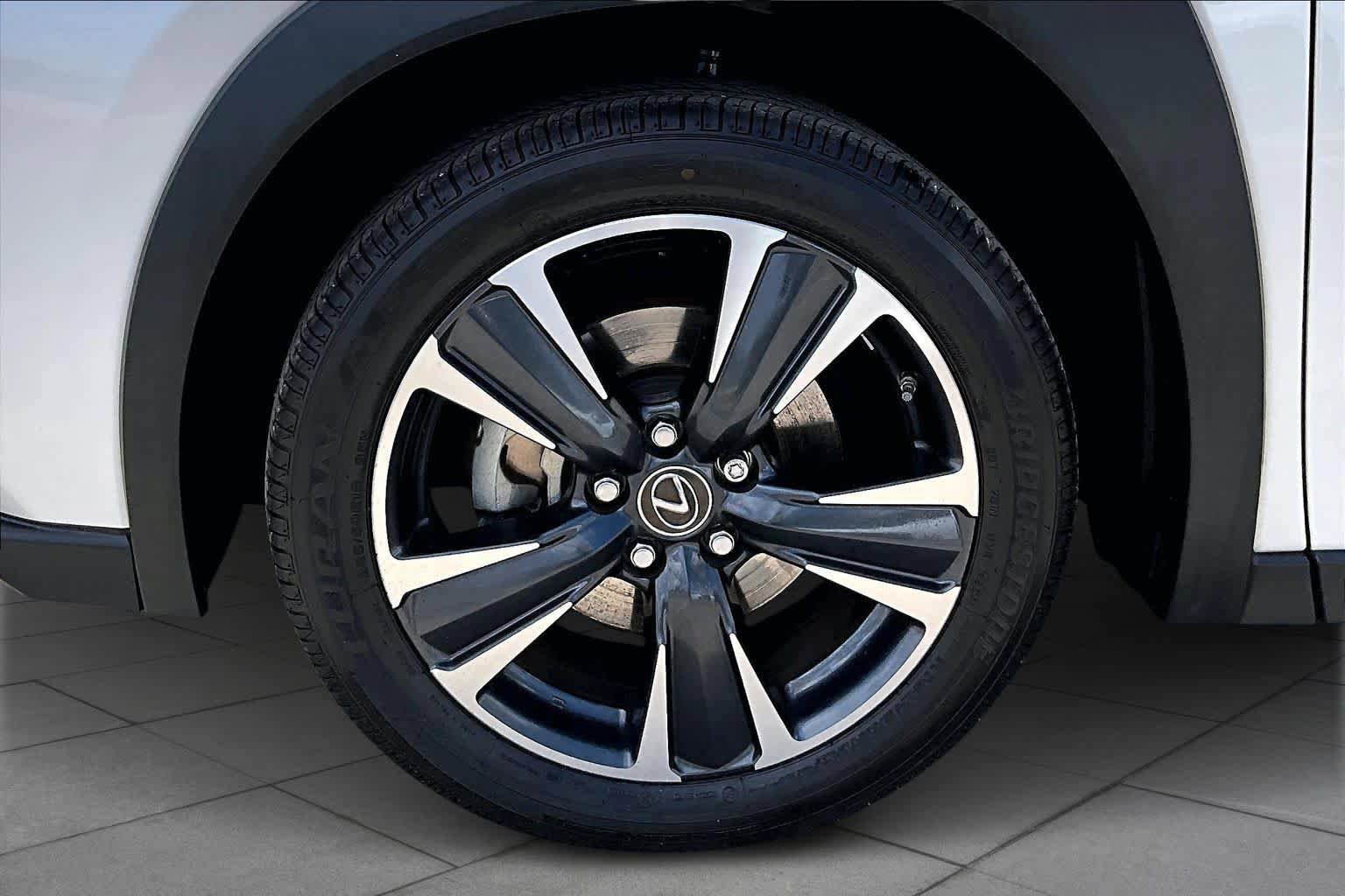 Used 2021 Lexus UX 200 w/ Accessory Package (Z1) image 11