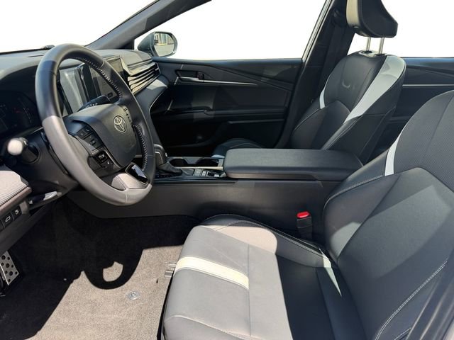 Used 2025 Toyota Camry SE image 10