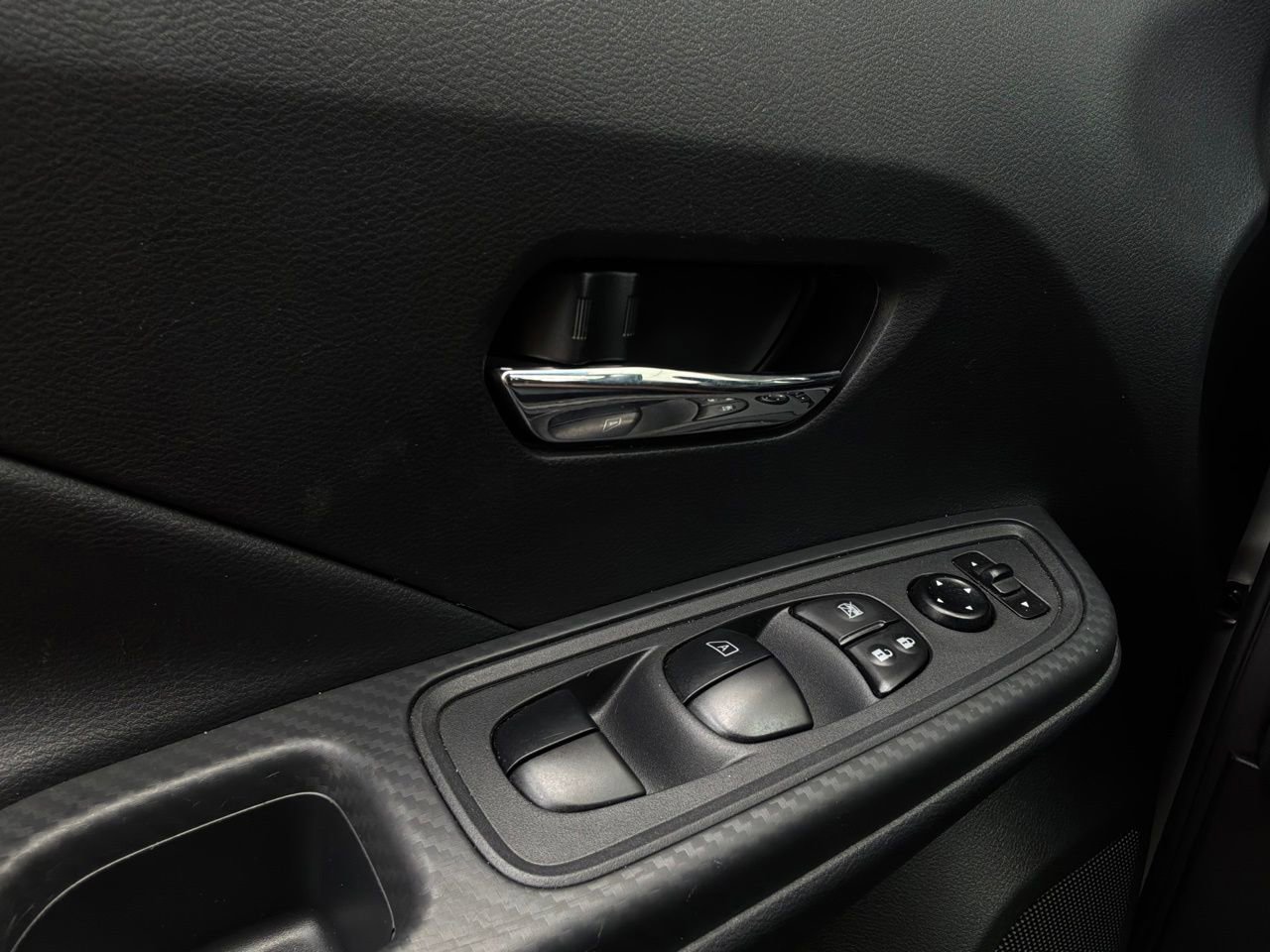 Used 2025 Nissan Versa SV FWD image 20