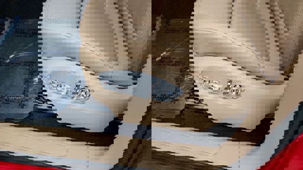 Used 2024 Porsche Macan Base w/ Premium+ Pkg, 21   Whe image 12