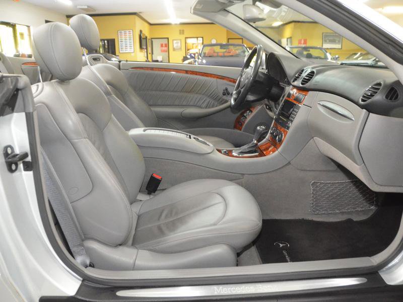 Used 2006 Mercedes-Benz CLK 350 Cabriolet w/ Premium Pkg image 24