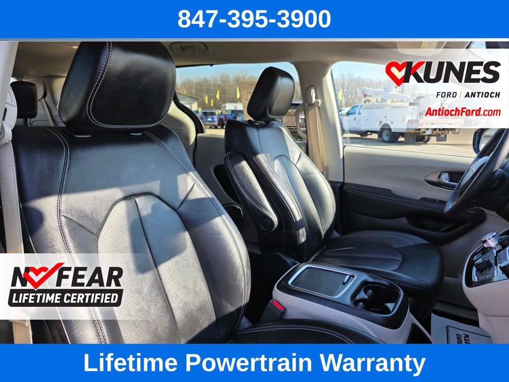 Used 2024 Chrysler Pacifica Touring-L image 34