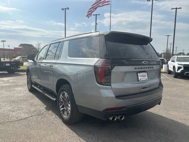 Used 2025 Chevrolet Suburban Z71 image 5