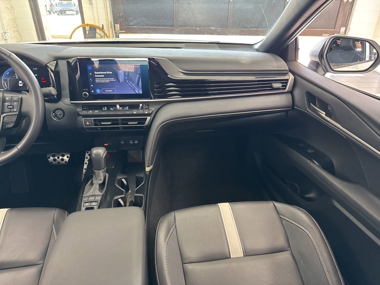 Used 2025 Toyota Camry SE w/ Convenience Package image 44