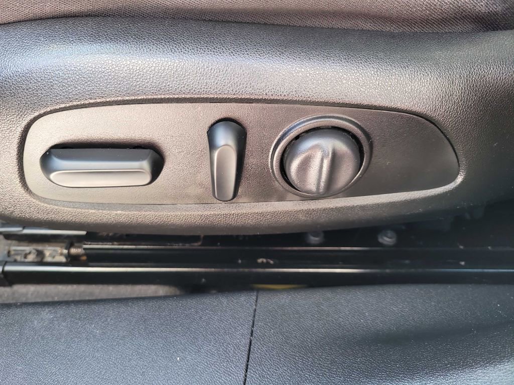 Used 2018 Chevrolet Malibu LT image 19